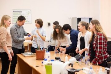 Санкт-Петербург: Профессиональный праздник вместе с учеными петербургского вуза отметили школьники Ленинградской области Санкт-Петербург: Профессиональный праздник вместе с учеными петербургского вуза отметили школьники Ленинградской области