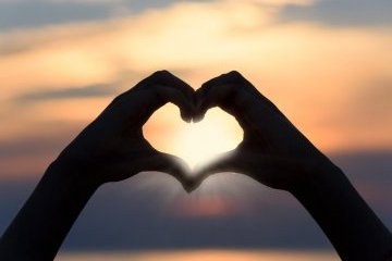 Санкт-Петербург: Три добрых и полезных подарка второй половине на День всех влюблённых