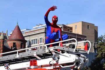 Санкт-Петербург: Звонок любимому супергерою