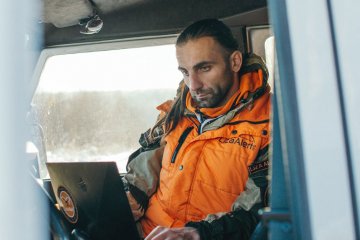 Санкт-Петербург: «Под оранжевым жилетом» – интервью с руководитель пресс-службы поисково-спасательного отряда «ЛизаАлерт»
