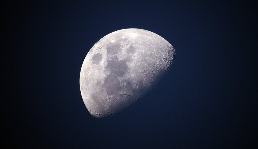 Санкт-Петербург: Добрый вечер, я - диспетчер | «Зачем люди снова летят на Луну?»: беседа с аэрокосмическим инженером