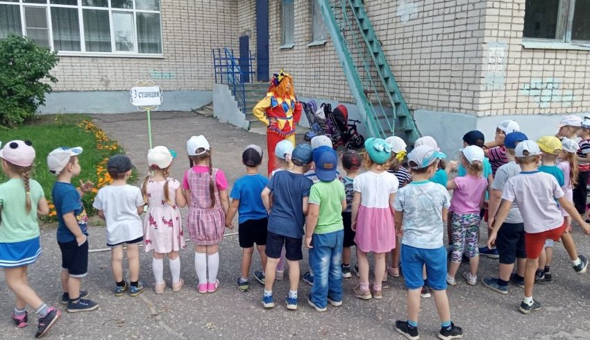 Нижегородская область: В Арзамасе прошла игра по станциям для детей Нижегородская область: В Арзамасе прошла игра по станциям для детей
